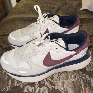 Nike Women’s Phoenix Waffle Shoes Size 8.5 Preowned